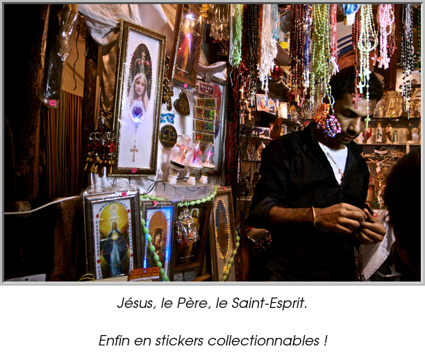 Jésus, le Père, le Saint-Esprit.

Enfin en stickers collectionnables !