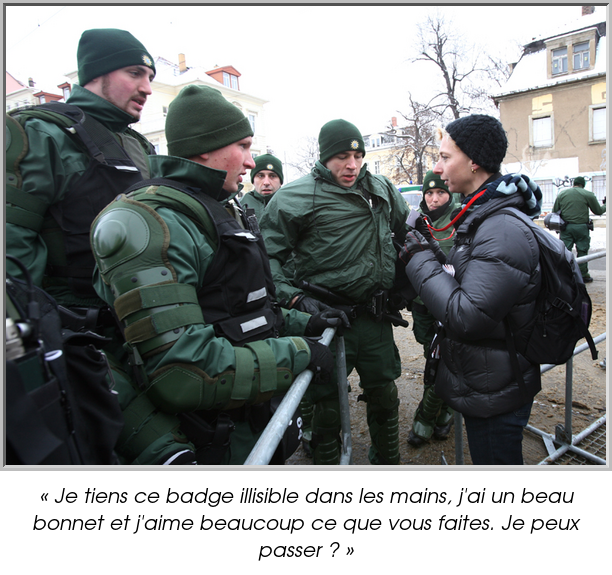 « Je tiens ce badge illisible dans les mains, j'ai un beau bonnet et j'aime beaucoup ce que vous faites. Je peux passer ? »