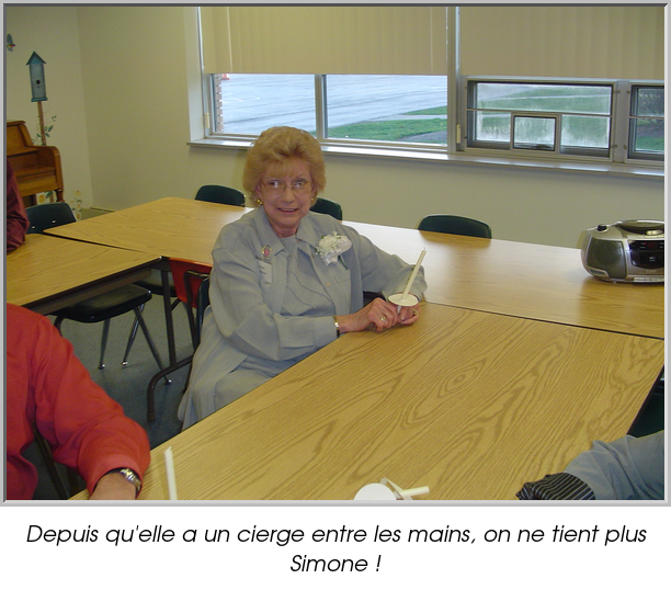 Depuis qu'elle a un cierge entre les mains, on ne tient plus Simone !