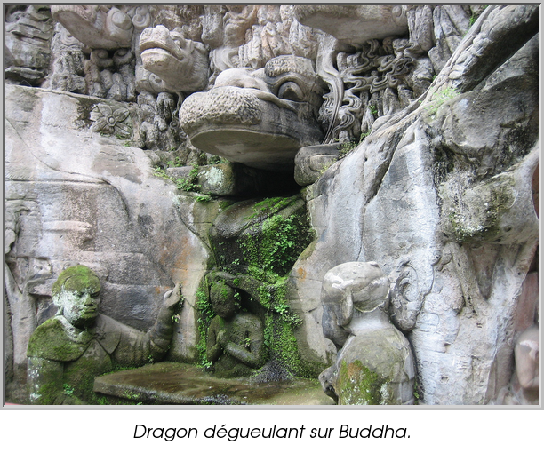 Dragon dégueulant sur Buddha.