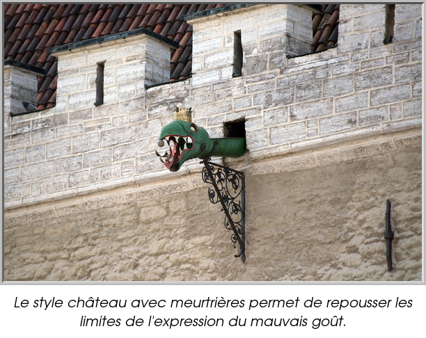 Le style château avec meurtrières permet de repousser les limites de l'expression du mauvais goût.