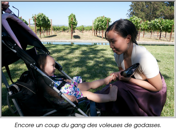 Encore un coup du gang des voleuses de godasses.
