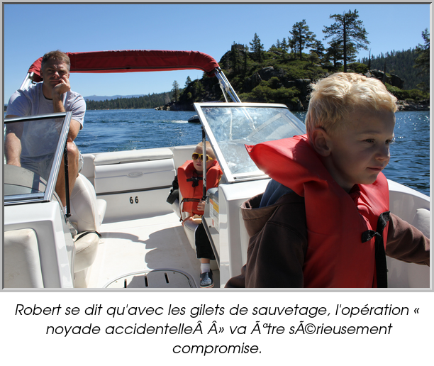 Robert se dit qu'avec les gilets de sauvetage, l'opération « noyade accidentelle » va être sérieusement compromise.