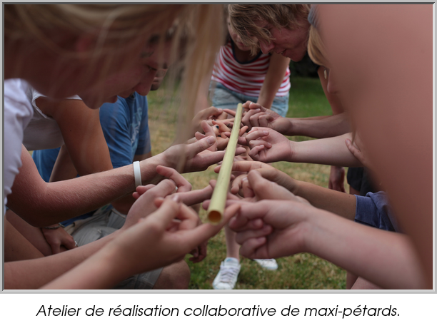 Atelier de réalisation collaborative de maxi-pétards.