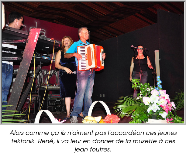 Alors comme ça ils n'aiment pas l'accordéon ces jeunes tektonik. René, il va leur en donner de la musette à ces jean-foutres.