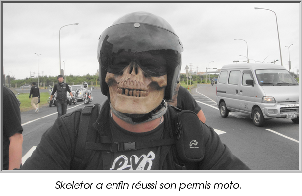 Skeletor a enfin réussi son permis moto.