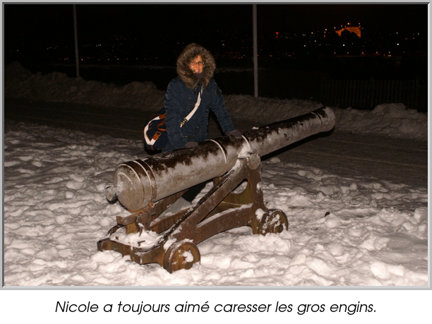 Nicole a toujours aimé caresser les gros engins.