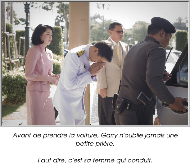 Avant de prendre la voiture, Garry n'oublie jamais une petite prière.

Faut dire, c'est sa femme qui conduit.