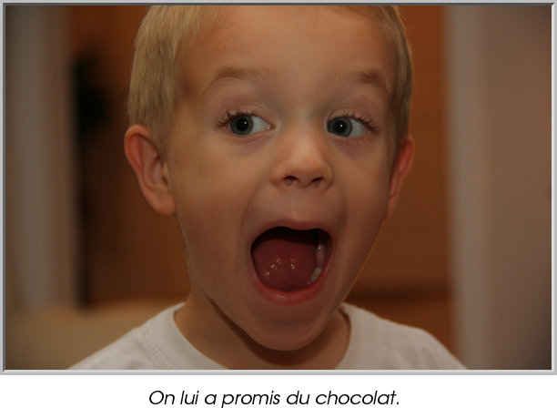 On lui a promis du chocolat.