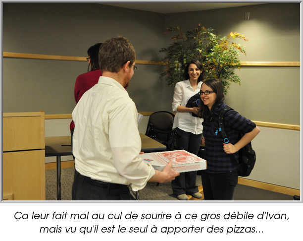 Ça leur fait mal au cul de sourire à ce gros débile d'Ivan, mais vu qu'il est le seul à apporter des pizzas...