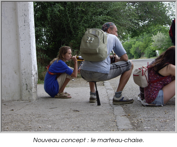 Nouveau concept : le marteau-chaise.