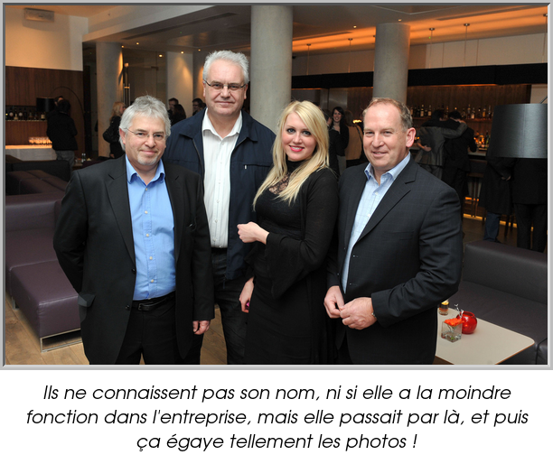 Ils ne connaissent pas son nom, ni si elle a la moindre fonction dans l'entreprise, mais elle passait par là, et puis ça égaye tellement les photos !