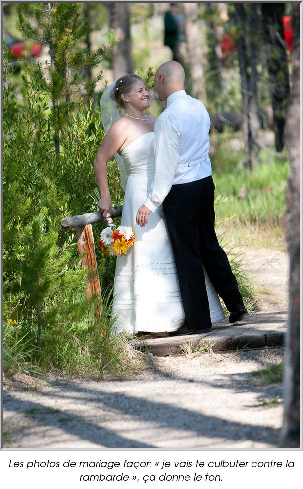Les photos de mariage façon « je vais te culbuter contre la rambarde », ça donne le ton.